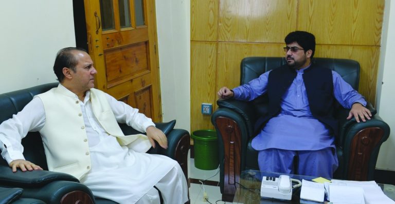 خیبر پختونخوا کے نگران وزیر بلدیات،الیکشن ودہی ترقی سے نگران معاون خصوصی برائے خوراک  نے پشاور میں ملاقات