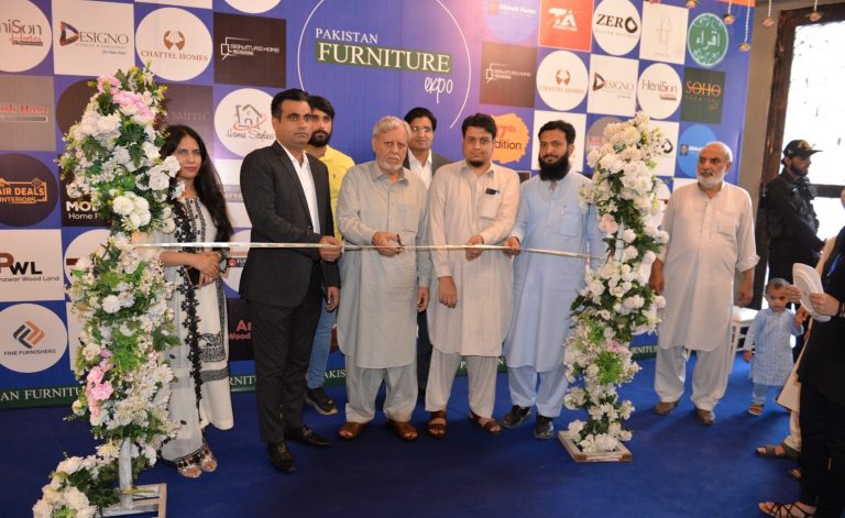 وزیراعلی کے معاون خصوصی برائے محنت ایک نجی ہال میں منعقدہ تین روزہ پاکستان فرنیچر ایکسپو کا افتتاح کیا۔