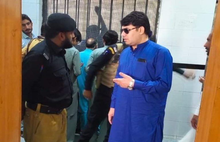 سپرنٹنڈنٹ ڈسٹرکٹ جیل سوات ریاض خان مہمند نے جیل  کے ملاقات روم کا دورہ