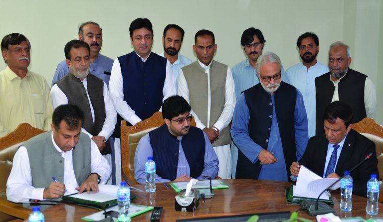 محکمہ بلدیات خیبرپختونخوااور نادرا کے مابین مفاہمتی یادداشت پر دستخط کی تقریب کا انعقاد۔