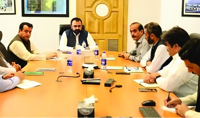نگران وزیر  نے صوبے کی صنعتوں کو فروغ دینے کے منصوبے  کے اجلاس کی صدارت کی