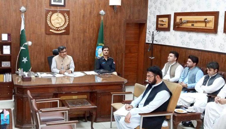 بنوں ڈویژن میں ضلعی انتظامیہ کے نوٹس میں لائے بغیر کوئی سیاسی اور عوامی اجتماعات منعقد نہ کئے جائیں۔