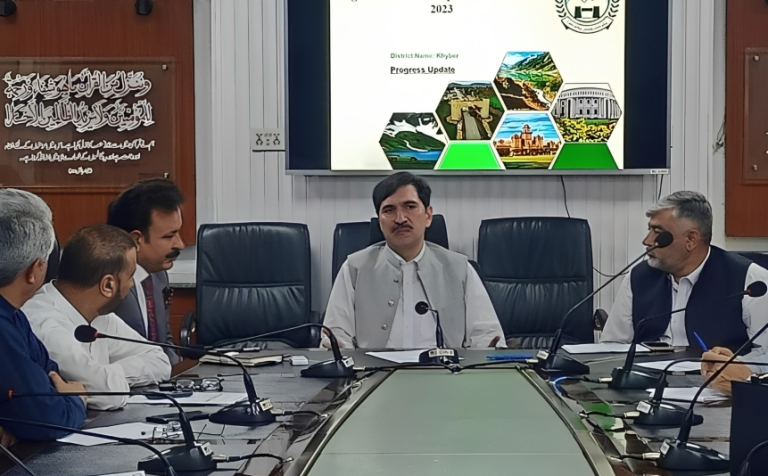 سیکرٹری ہیلتھ خیبرپختونخوا  نے صوبے کے ہائی رسک اضلاع میں ڈینگی سے بچاؤ کی کوششوں کا جائزہ۔