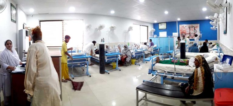 اسسٹنٹ کمشنر ہیڈ کوارٹرز لکی مروت نے کیٹگری سی ہاسپیٹل لکی سٹی کا  دورہ کیا اس موقع پر انھوں نے عملے کی حاضری رجسٹر، او پی ڈی رجسٹر، سٹاک رجسٹر کو چیک کیا