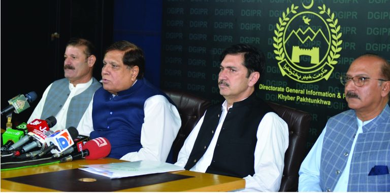 وزیراعلیٰ خیبرپختونخوا کے مشیر برائے صحت، بہبود آبادی اور محنت ریاض انور نے کہا ہے کہ صحت کارڈ منصوبے کو ختم نہیں کیا جارہا