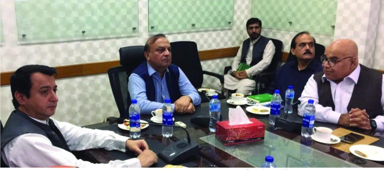 خیبر پختونخوا کے نگران وزیر برائے ٹرانسپورٹ انڈسٹریز کامرس و ٹیکنیکل ایجوکیشن انجنئیر عامر ندیم درانی کے زیر صدارت جمعرات کے روز انڈسٹریز کمیٹی روم میں ایک تعارفی اجلاس