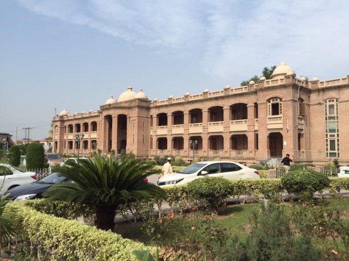 ایڈیشنل اسسٹنٹ کمشنر نورنگ گوہر علی کا شہر میں مختلف گوداموں پر چھاپے، ہزاروں بوری چینی برامد، کئی گودام سیل