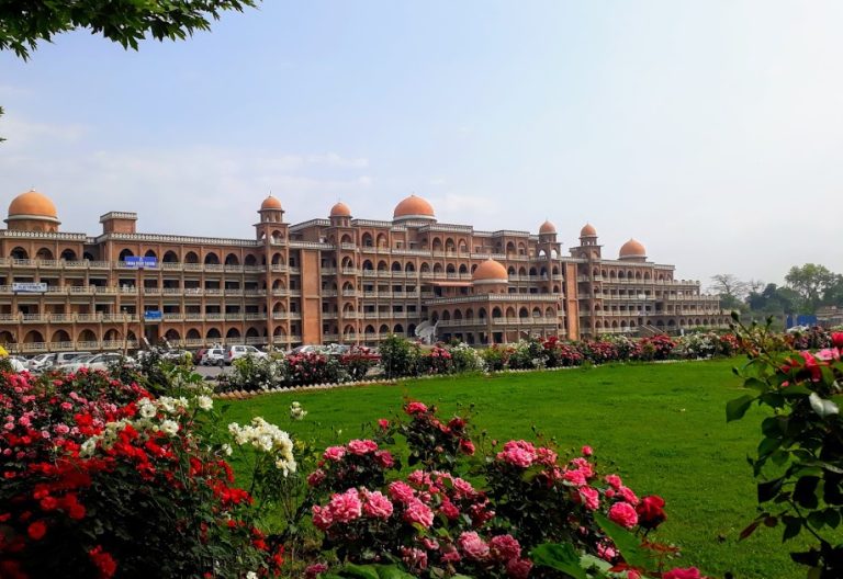 جامعہ پشاور کی مالی مشکلات کے حل کے لیئے 35 کروڑ روپے جاری