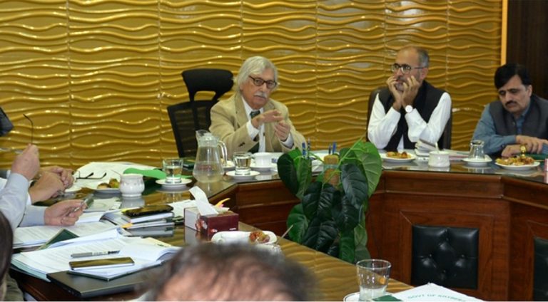 خیبر پختونخوا کے فضل حق کالج مردان میں ملازمین کی تنخواہوں میں اضافے کی منظوری۔