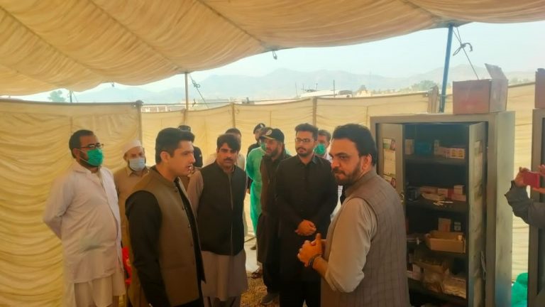ہیلتھ کلینک میں ڈی ایچ او کے زیر نگرانی افغان باشندوں کو صحت کی سہولیات مہا کی جارہی ہیں۔