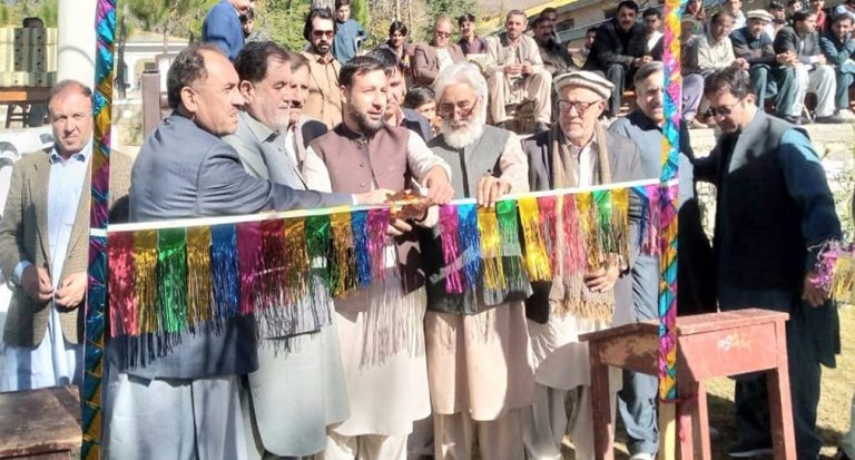 اسسٹنٹ کمشنر کرم  نے انٹر سکولز کھیل مقابلوں کا افتتاح کیا، خوشی اور امن کا پیغام دینے میں شرکت۔