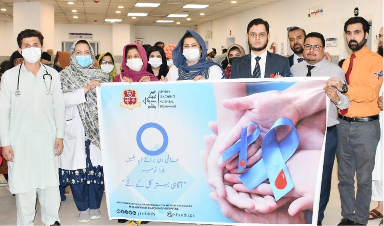 خیبر ٹیچنگ ہسپتال پشاور میں عالمی یوم ذیابیطس کے حوالے سے مفت شوگر کیمپ کا انعقاد