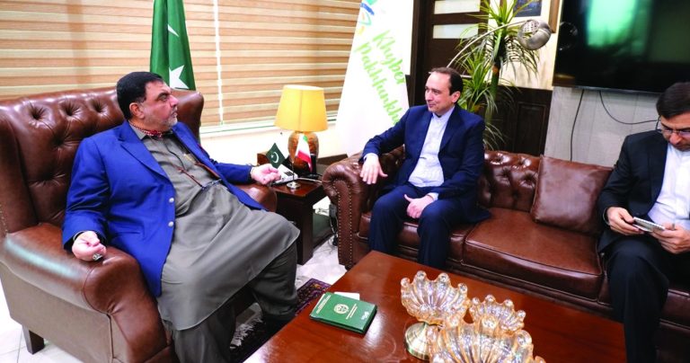ایران کے قونصل کی خیبر پختونخوا کے نگران وزیر اطلاعات، ثقافت اور سیاحت سے پشاور میں ملاقات۔