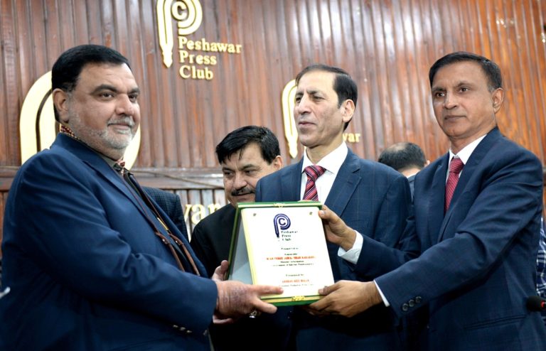 پشاور پریس کلب سولرائزیشن منصوبہ کامیابی کے ساتھ مکمل، نگران وزیر اطلاعات و تعلقات کا دورہ اور اہم اعلان