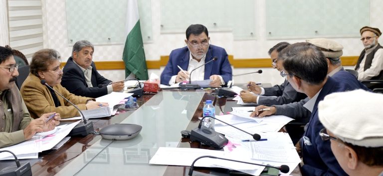 نگران وزیر اطلاعات خیبر پختونخوا کی زیر صدارت جرنلسٹس ویلفیئر انڈوومنٹ فنڈ کمیٹی کا اجلاس۔