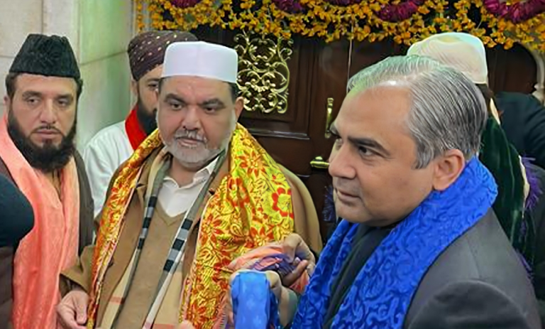 سال نو کی مناسبت سے لاہور میں داتا علی ہجویری رحمتہ اللہ علیہ کے دربار میں دعائیہ تقریب۔