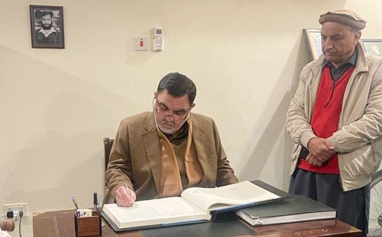 انور شیر خان مکہ مکرمہ میں شہید کیپٹن کرنل شیر خان کے لئے حج کا فریضہ انجام دیں گے۔