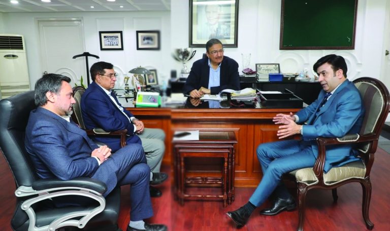 خیبر پختونخوا نگران وزیر کا لاہور دورہ، کرکٹ کے فروغ اور پی ایس ایل میچز پشاور میں منعقد کرانے کا مطالبہ