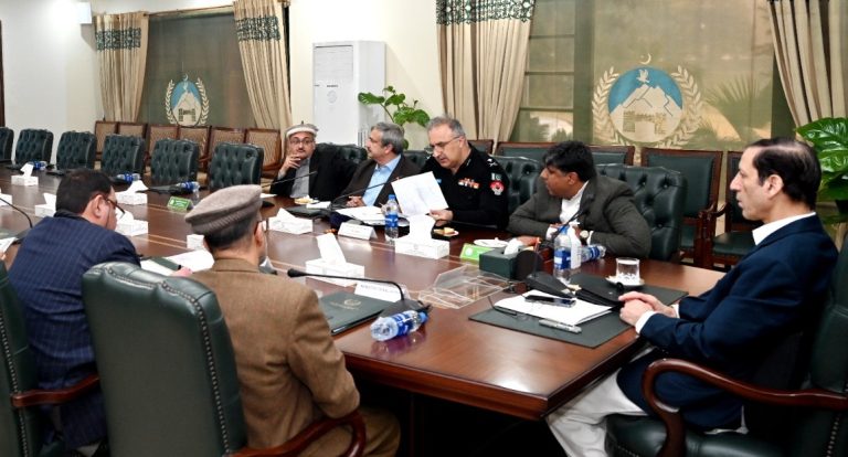 خیبر پختونخوا: نگران وزیر کی زیر صدارت میں انتخابات 2024 کی تیاریوں پر اہم اجلاس منعقد۔