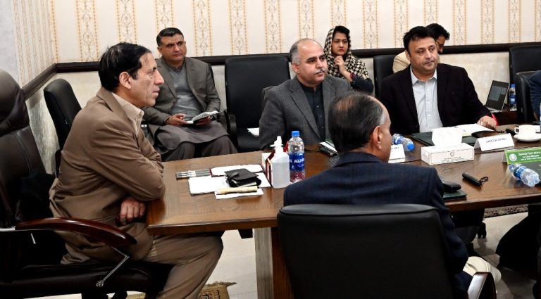 نگران وزیر اعلیٰ خیبرپختونخوا کی زیر صدارت ایبٹ آباد میں ٹریفک مسائل پر اہم اجلاس۔