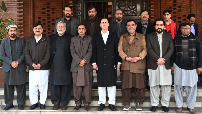 نگران وزیر اعلیٰ خیبر پختونخوا کی رہنمائی میں پشاور پریس کلب کے وفد سے ملاقات