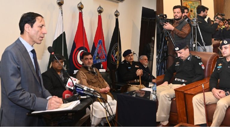 نگران وزیر اعلی خیبر پختونخوا: شہداء کو خراجِ عقیدت پیش، پولیس جوانوں کی بہادری پر فخر