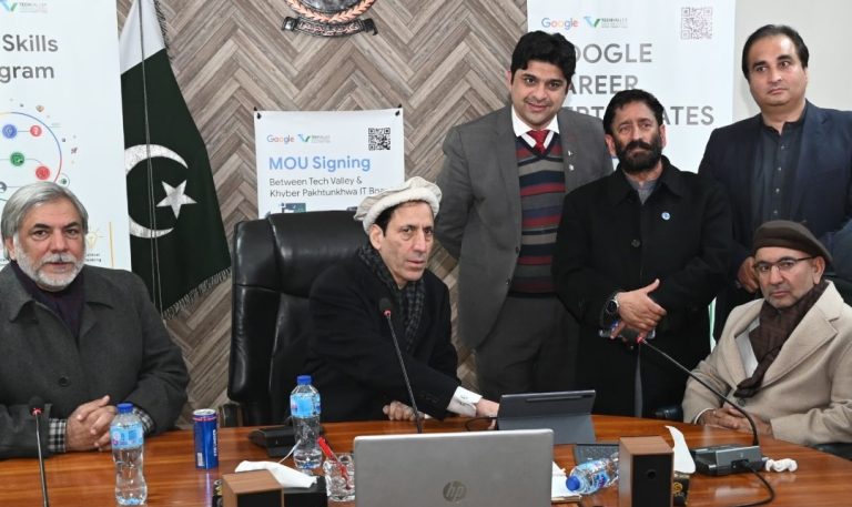 خیبرپختونخوا میں نوجوانوں کی روزگار کیلئے گوگل کیرئیر سرٹیفکیٹس سکالرشپس پروگرام کا آغاز کیا۔