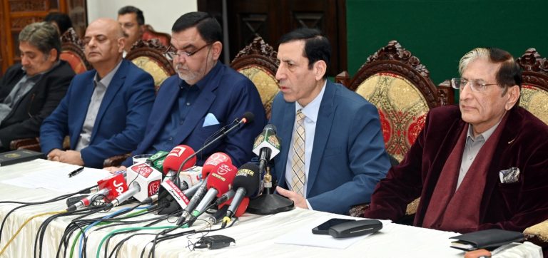 نگران وزیراعلیٰ خیبر پختونخوا کی مانیٹرنگ کی گئی محکمیں اور ترقیاتی اقدامات کے دورانیے میں کامیابی کا اظہار