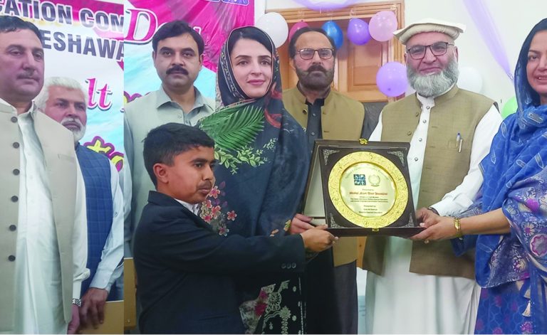 مشیر وزیراعلیٰ مشال اعظم یوسفزئی کا اسپیشل ایجوکیشن کمپلکس حیات آباد کے سالانہ تقریب تقسیم انعامات میں بطور مہمان حصوصی شرکت