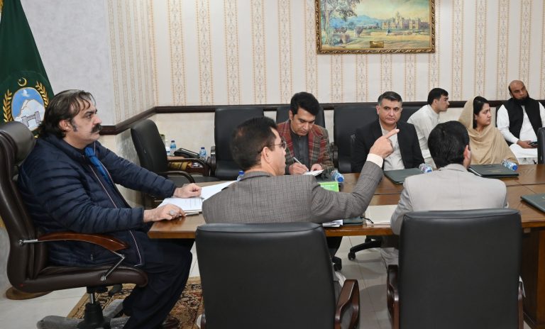 مساجد اور عبادت گاہوں کی سولرائزیشن کے منصوبے میں دینی مدارس کو بھی شامل کیا جائے۔ وزیراعلیٰ خیبرپختونخوا