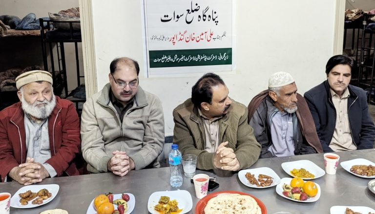 وزیر اعلیٰ خیبر پختونخوا کے احکامات پر مسافروں اور تیمارداروں کیلئے افطار دستر خوان کا اہتمام۔