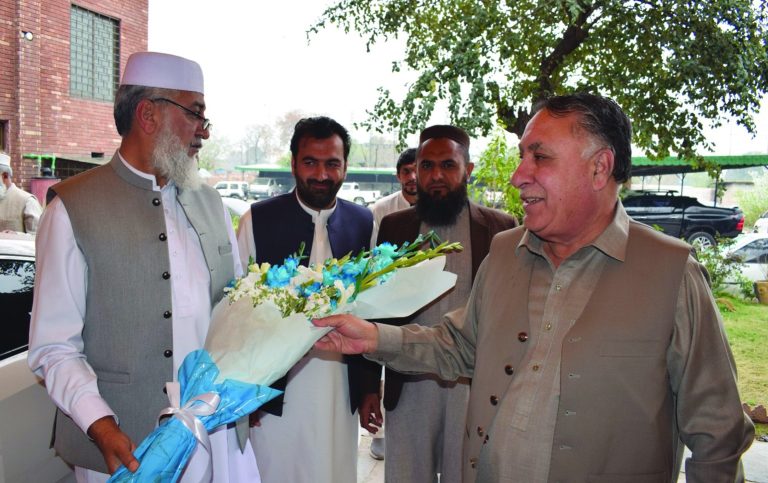 خیبر پختونخوا: وزیر زراعت کا زرعی اراضیات کی حفاظت کے لئے اقدامات کیلئے اطلاع دینے کا فریضہ