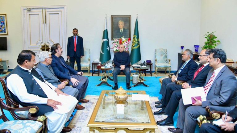وزیر اعلی خیبر پختونخوا علی امین گنڈاپور کی وزیر اعظم پاکستان شہباز شریف سے ملاقات