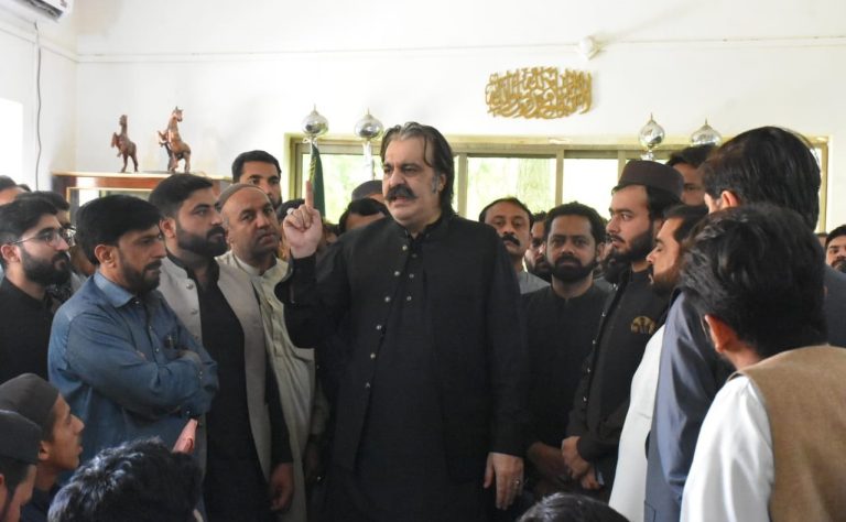 وزیر اعلیٰ کا دیرہ اسماعیل خان کا دورہ: عوام کی فلاح، امن و امان، اور صوبے کی ترقی پر توجہ