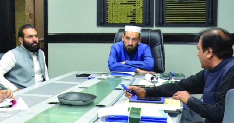 خیبر پختونخوا: وزیر آبپاشی کی سیراب زمینوں کو بچانے اور عوامی منصوبوں کی رفتار بڑھانے کی ہدایت