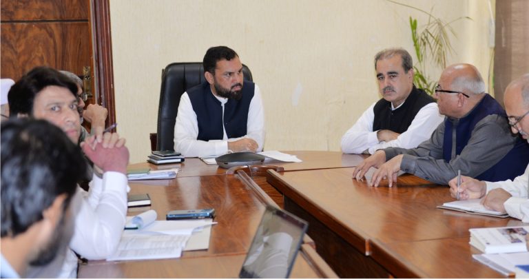 پشاور: صوبائی وزیر اعلیٰ تعلیم میناخان کی زیر صدارت یونیورسٹی میں ایکٹ ترامیم کے حوالے سے اجلاس