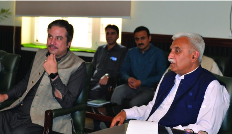 وزیر اعلی خیبر پختونخوا کے معاون خصوصی برائے صنعت وحرفت اور فنی تعلیم عبدالکریم تورڈھیر نے  ڈائریکٹوریٹ جنرل انڈسٹریز اینڈ کامرس کے تمام پیشہ ورانہ اور عمومی امور کو ڈیجیٹائز کرنے میں تیزی لانے کی ہدایت کی ہے