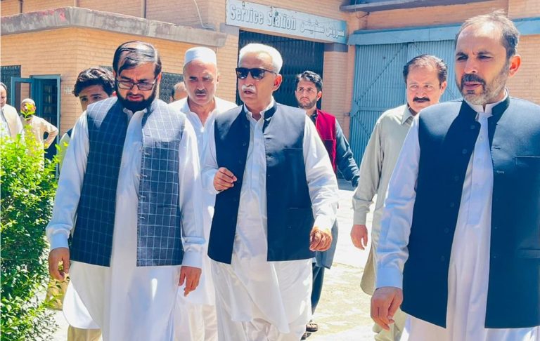 وزیر اعلیٰ خیبر پختونخوا کے معاون خصوصی برائے صنعت و حرفت اور فنی تعلیم عبدالکریم تورڈھیر نے کہا ہے