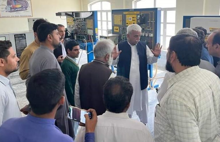 وزیر اعلیٰ خیبر پختونخوا کے معاون خصوصی برائے فنی تعلیم اور صنعت وحرفت عبدالکریم تورڈھیر کا دورہ گدون صوابی، گورنمنٹ ٹیکنیکل اینڈ ووکیشنل سنٹر کا معائنہ کیا