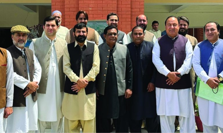 مشیر کھیل سے صوبے میں پختونخوا کرکٹ لیگ کے انعقاد کے حوالے سے تبادلہ خیال۔