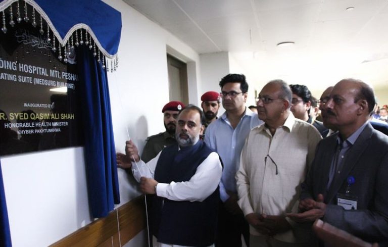 وزیر صحت خیبرپختونخوا سید قاسم علی شاہ کا ایل آر ایچ دورہ، آپریشن تھیٹرز کمپلیکس کا افتتا