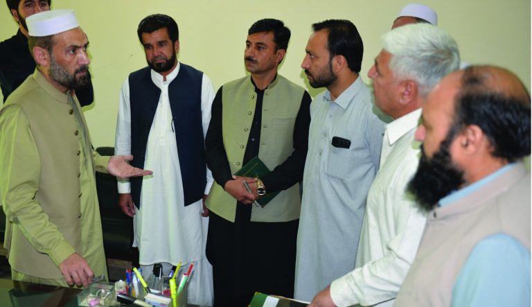 ضم شدہ اضلاع میں 12 ڈیموں پر کام مکمل کیا گیا ہے جبکہ11 مختلف ڈیموں پر کام تیزی سے جاری ہے۔ وزیر آبپاشی عاقب اللہ خان