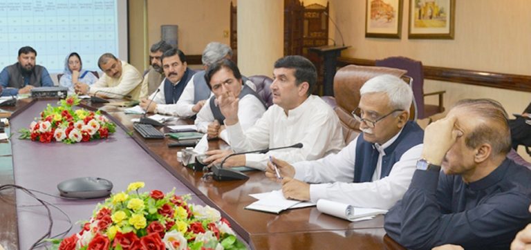 خیبر پختو خوا کے وزیر مواصلات و تعمیرات شکیل احمدنے کہا ہے کہ ترقیاتی منصوبوں کی بروقت تکمیل اور ان کے اعلیٰ معیار پر ہرگز سمجھوتہ نہیں کیا جائے گا۔