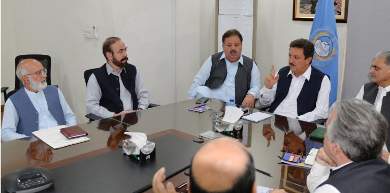 صوبائی  وزیر برائے لوکل گورنمنٹ ارشد ایوب خان نے خیبر پختونخوا سٹیز امپروومنٹ پروجیکٹ کے حیات آباد افس کا دورہ