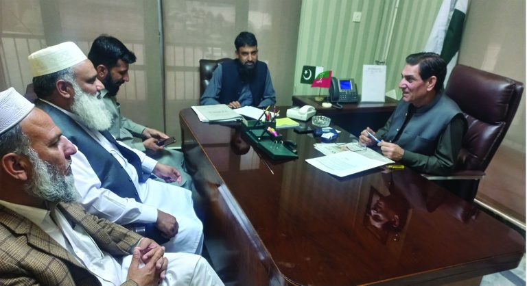 خیبرپختونخوا کے وزیر مال نذیر احمد عباسی سے گورنمنٹ کالج آف ہوم اکنامکس آبیٹ آباد کے لیکچرارز کے وفد نے انکے دفتر سول سیکرٹریٹ میں ملاقات کی۔