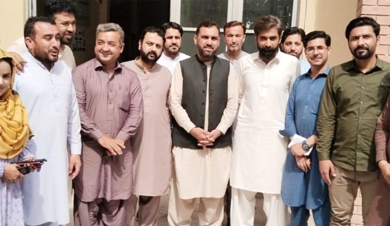 خیبر پختونخوا کے وزیر برائے اعلیٰ تعلیم میناخان نے کہا ہے کہ وزیر اعلیٰ خیبر پختونخوا علی امین گنڈاپور کی ہدایت پر ایک ٹاسک فورس بنارہے ہیں جو جامعات کے مالی بحران کی بنیادی وجوہات کا جائزہ لیگی