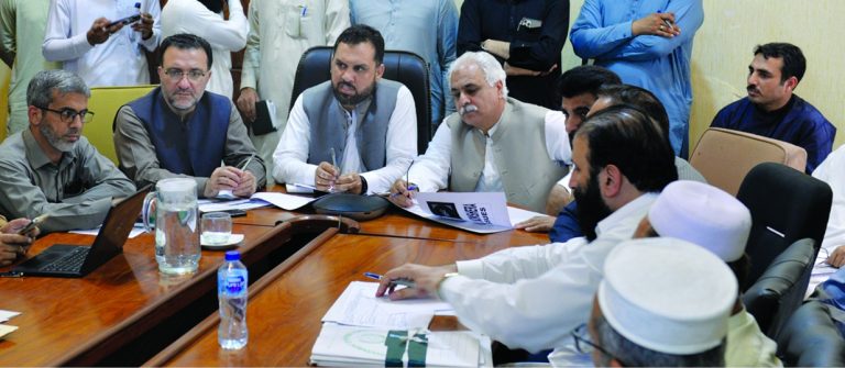 خیبر پختونخوا کے وزیر برائے اعلیٰ تعلیم میناخان آفریدی نے سرکاری کالجز کے پرنسپلز کو ہدایت کی ہے کہ ایسے بی ایس پروگرام ختم کریں جن میں طلبہ داخلہ نہیں لے رہے ہیں