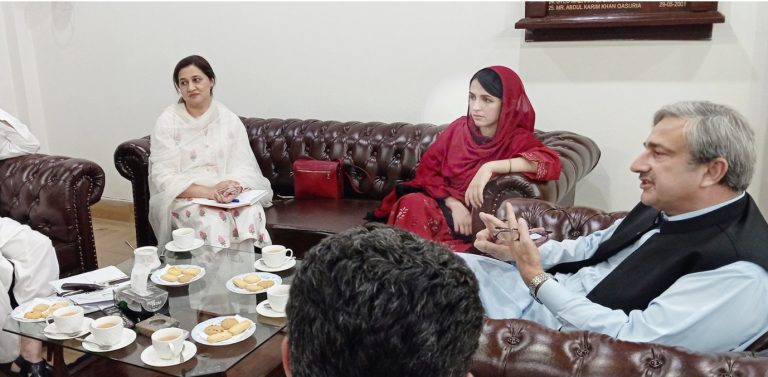 وزیراعلی خیبرپختونخوا کی مشیر برائے زکوٰۃ و عشر، سماجی بہبود و ترقی نسواں مشال اعظم یوسفزئی اور ایڈیشنل چیف سیکرٹری ہوم عابد مجید کی زیر صدارت پہل-911 ہیلپ لائن کے حوالے سے اجلاس منعقد ہو