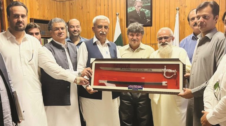 وزیر اعلی خیبر پختونخوا کے معاون خصوصی برائے صنعت وحرفت اور فنی تعلیم عبدالکریم تورڈھیر کی ملاقات