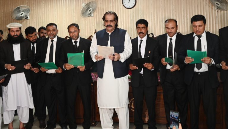 وزیر اعلیٰ نے عدلیہ کو مضبوط بنانے کا عزم ظاہر کیا اور عوام کو فوری انصاف کی فراہمی کے لیے کئی اقدامات اٹھائے۔